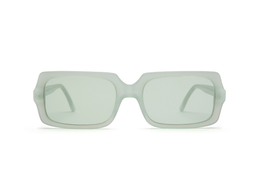 Gafas de sol de colores 6/18 by basique eyewear -Óptica Gran Vía Barcelona