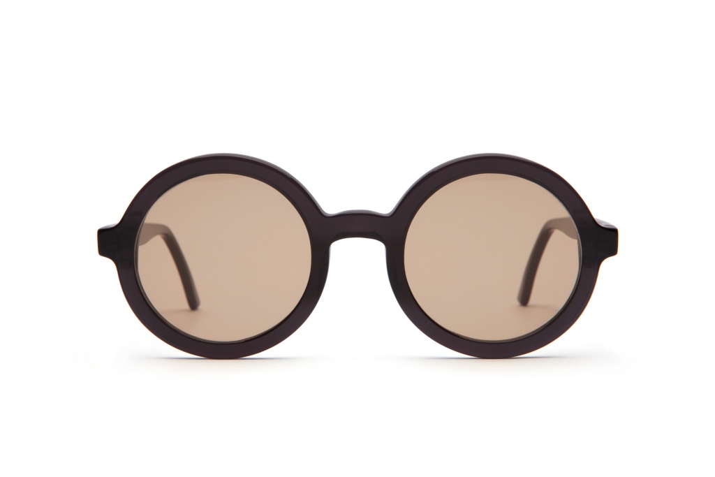 Gafas de sol de colores 6/18 by basique eyewear -Óptica Gran Vía Barcelona